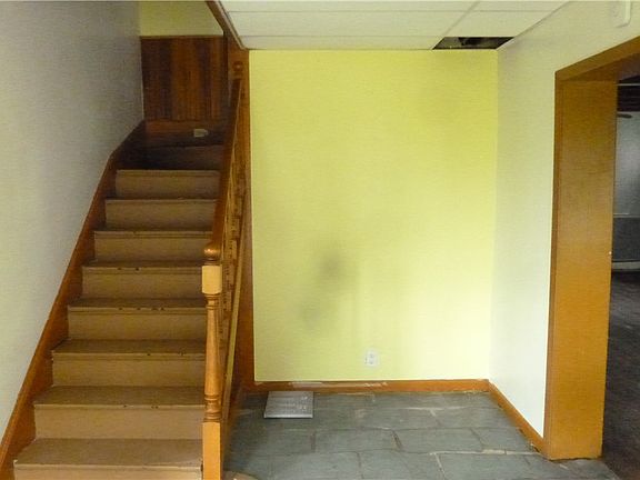 5th image of 671 Alden St