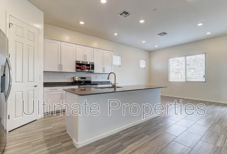 18526 W Desert Trumpet Rd — Photo 8