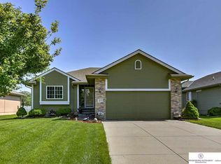 2213 Aberdeen Dr, Papillion, NE 68133