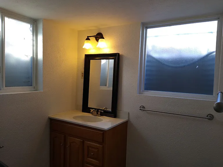 2128 Hooker St — Photo 26