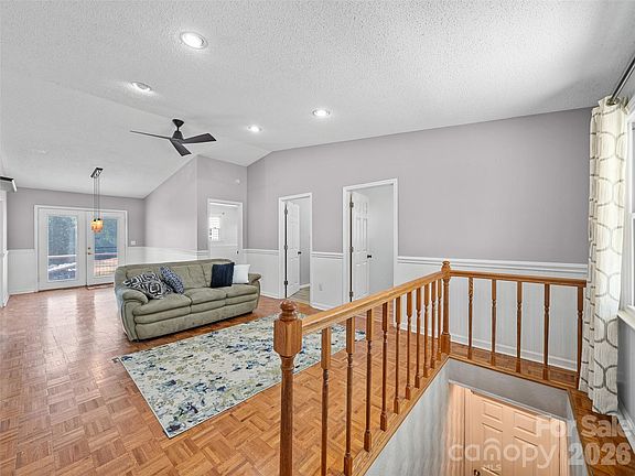 4th image of 102 Phillips Rd