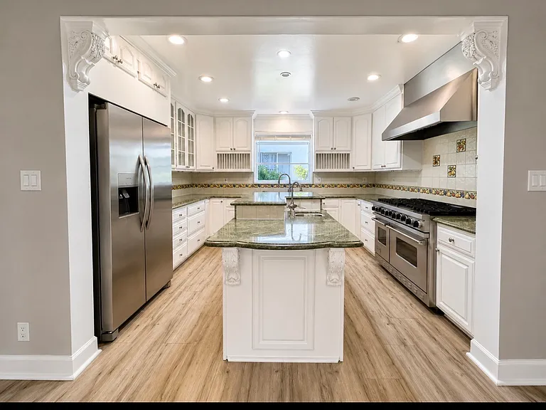 11818 Gateway Blvd #3 — Photo 9