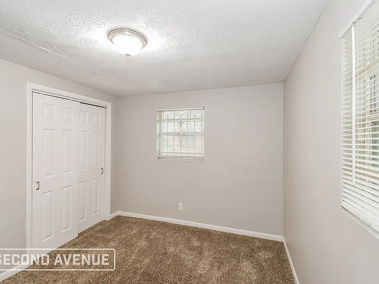 2230 W 11th St — Photo 15