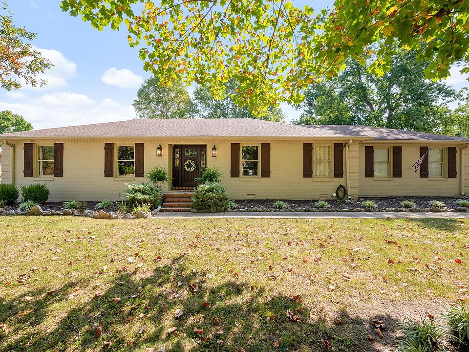 1st image of 2902 Regency Park Dr