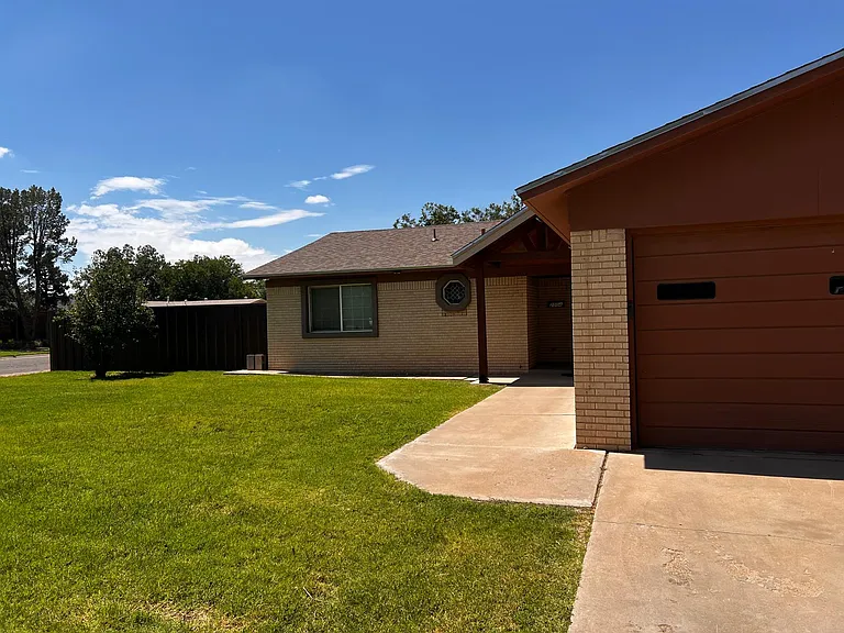 2504 Baylor Ave — Photo 2
