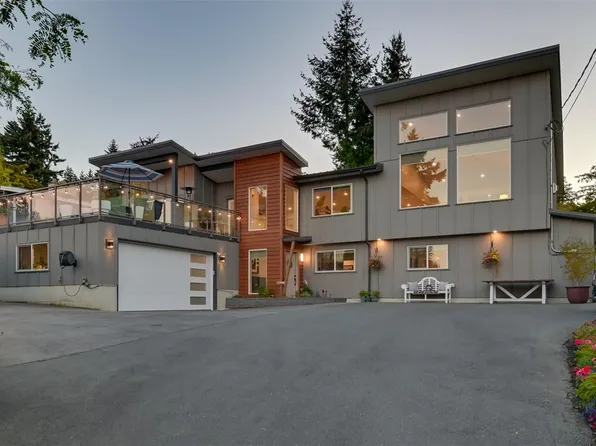 8566 Moxon Ter, North Saanich, BC V8L 1K6