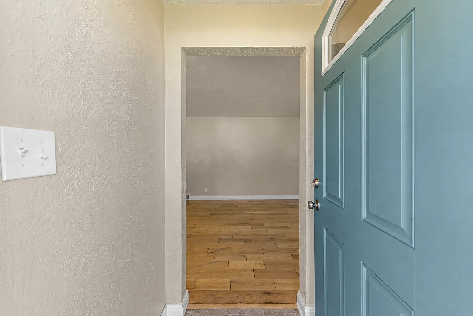 2 bed, 1.5 bath, 1000 sqft, $2,000 — Photo 3