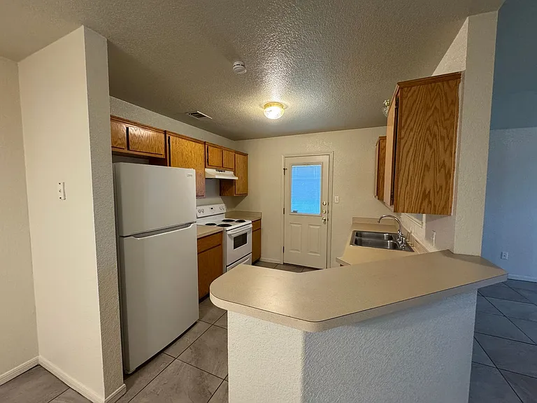 2609 Vernice Loop — Photo 4