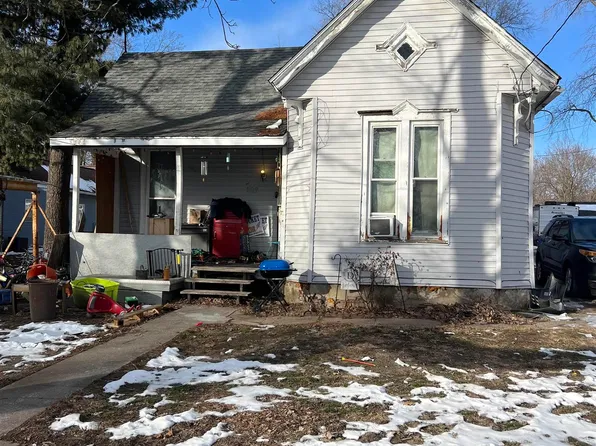 209 E Harris St, Petersburg, IL 62675