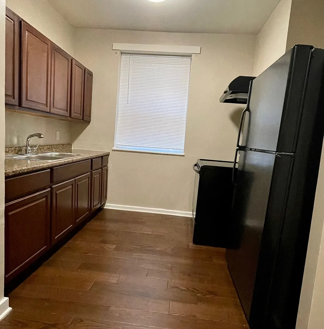 1 bed, 900 sqft, $1,150 — Photo 1
