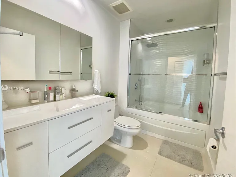 950 Brickell Bay Dr #4202 — Photo 8