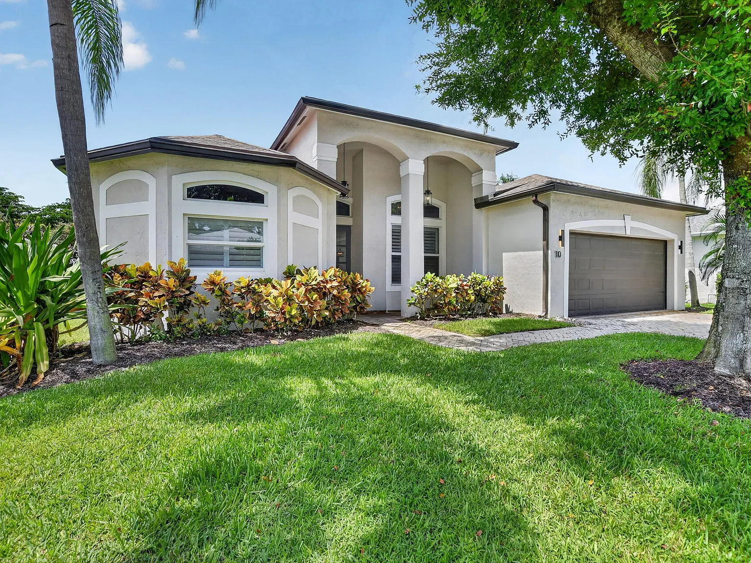 4 bed, 3.0 bath, 2355 sqft, $11,000 — Photo 2
