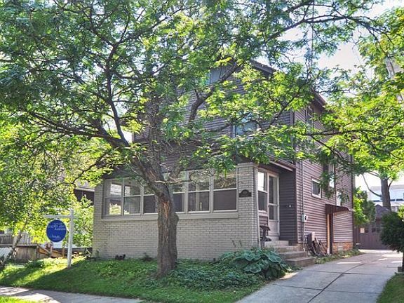 2nd image of 619 Gladstone Dr SE