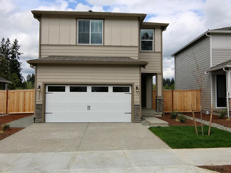 3208 NE 120th Cir