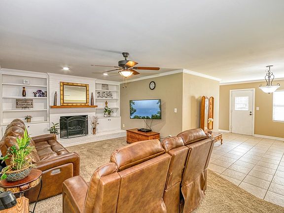 3rd image of 204 Dogwood Ave