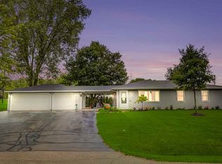 207 Hillcrest Ln, Jefferson, WI 53549