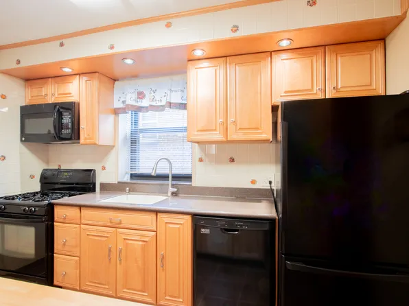 7423 Ridge Boulevard image 3 of 25