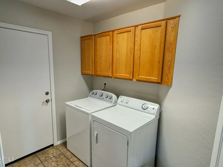 3726 E Oxford Ln — Photo 12