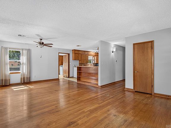 5th image of 904 W 55th St