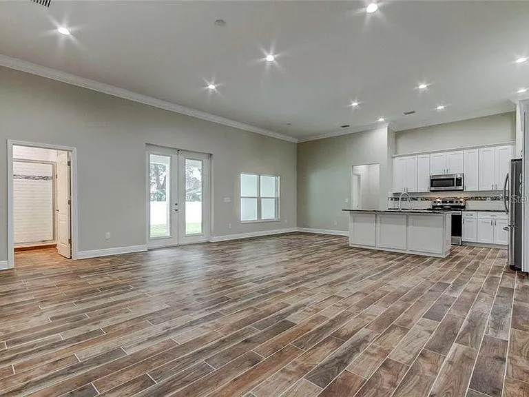 2309 W Saint John St — Photo 11