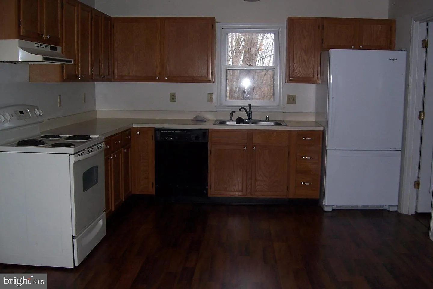 3 bed, 2.0 bath, 1399 sqft, $2,000 — Photo 3