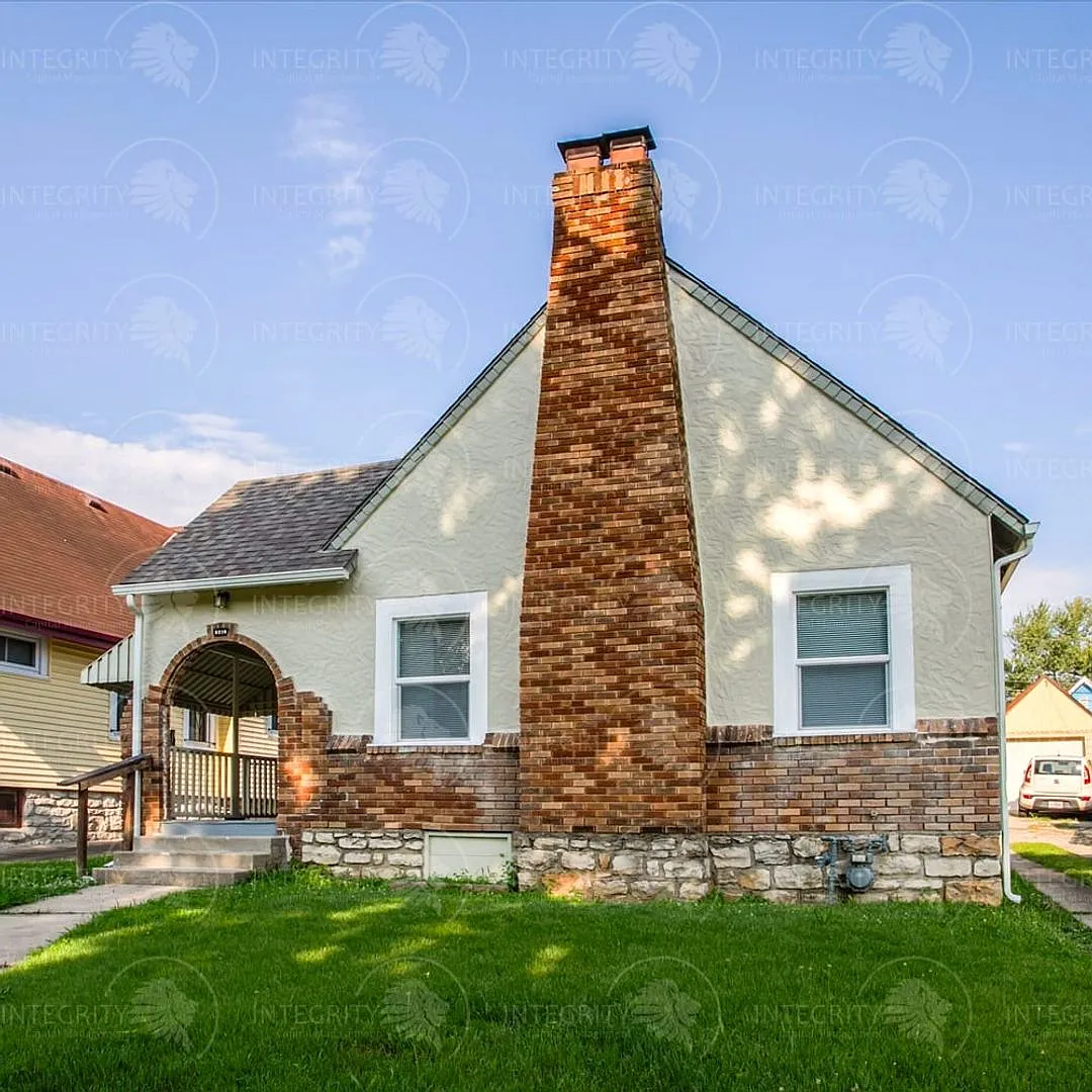 Charming 2 Bedroom Tudor Bungalow with Character to Spare! 6210 Agnes Ave, Kansas City, MO 64130 — Photo 3