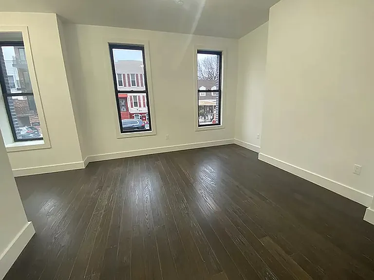 1114 Halsey St #2L — Photo 3