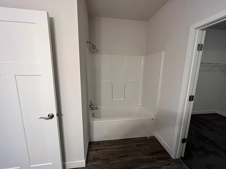 Cottage Grove Commons: Gaston — Photo 122