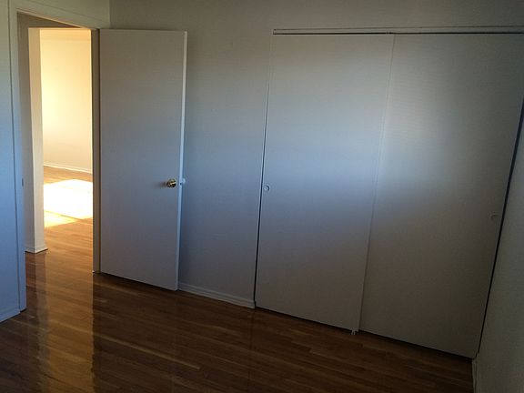 3rd image of 2385 Chaucer Ave APT 4