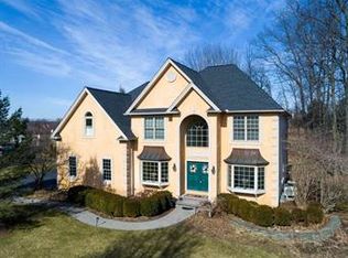 6887 Lehigh Ct, Allentown, PA 18106