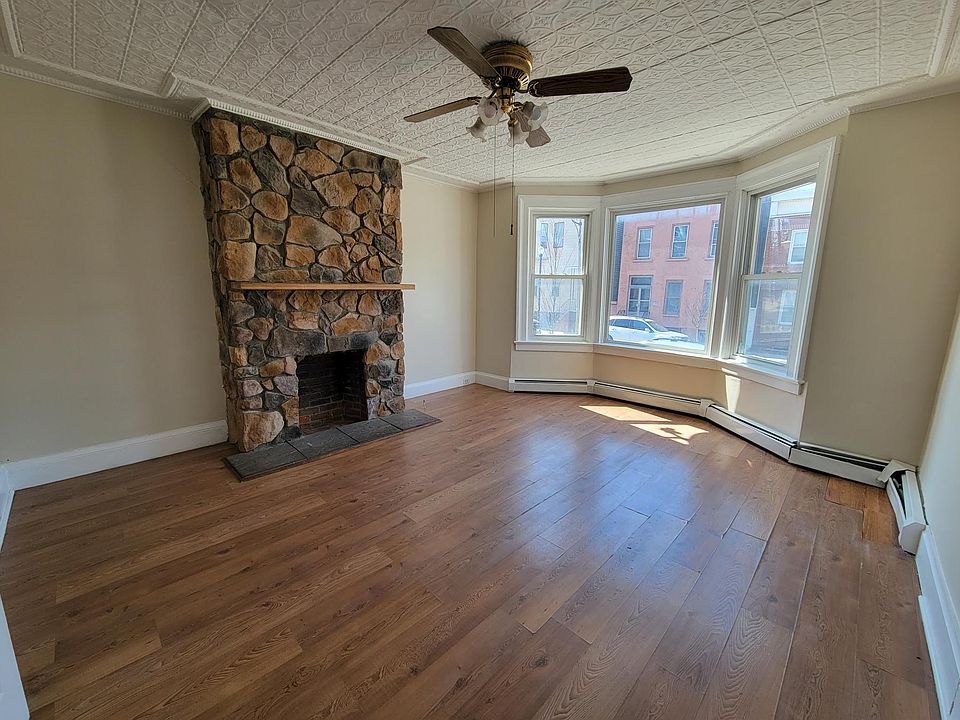 1st image of 378 4th Ave #1