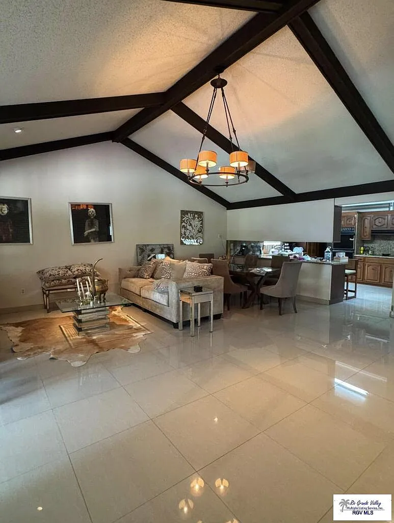 3 bed, 2.5 bath, 2274 sqft, $2,500 — Photo 4