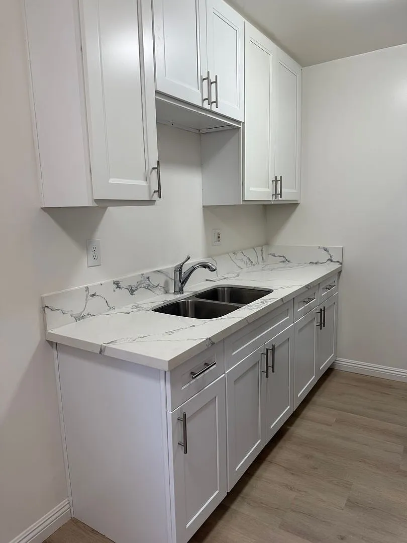 2717 Vanderbilt — Photo 2