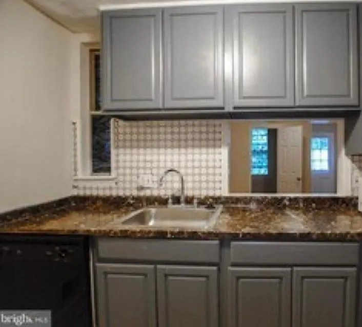 3 bed, 1.5 bath, $1,700 — Photo 4