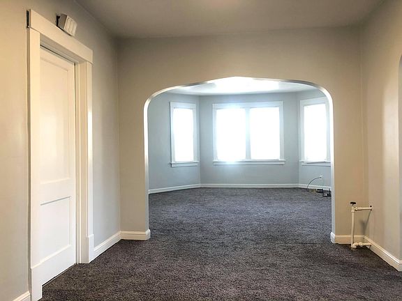 3rd image of 800 37th Ave NE #1