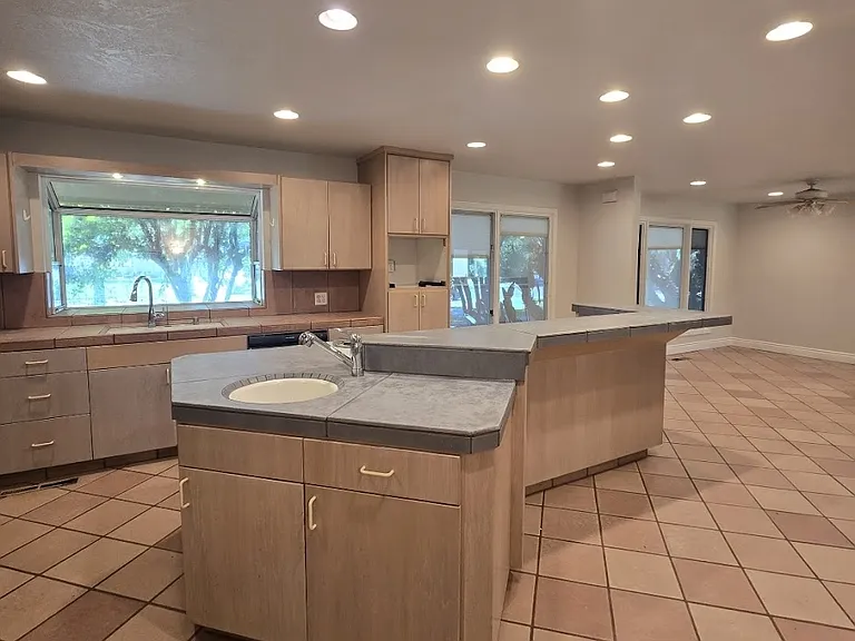 1176 W San Bruno Ave — Photo 22
