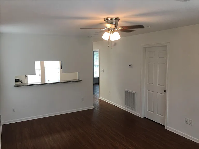 300 Spruce St #104 — Photo 8