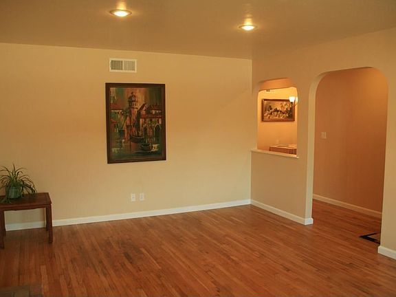 2nd image of 1399 Kentwood Dr