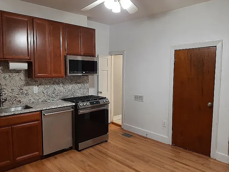 3 bed, 1200 sqft, $4,500 — Photo 3