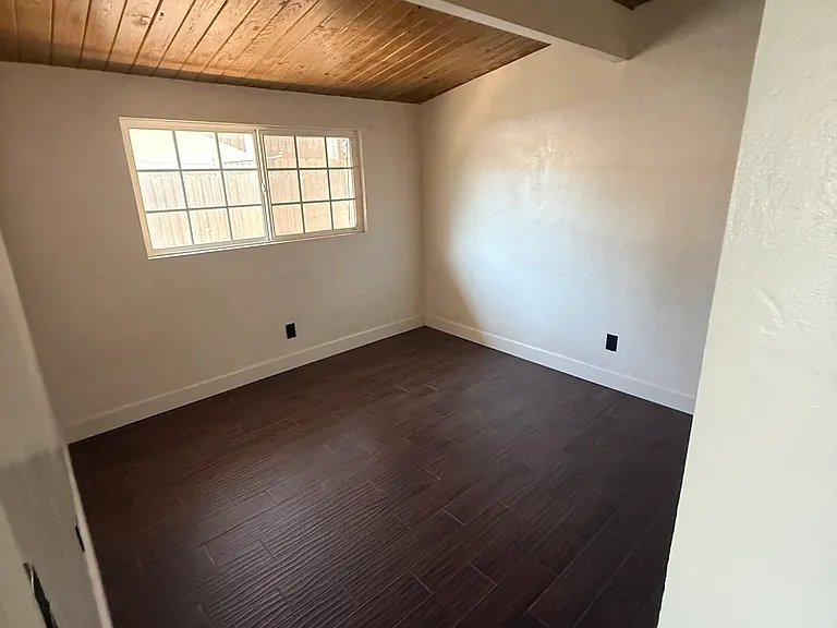 9712 Saint George St — Photo 34