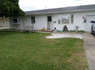 9 Crystal Dr, Danville, IL 61832