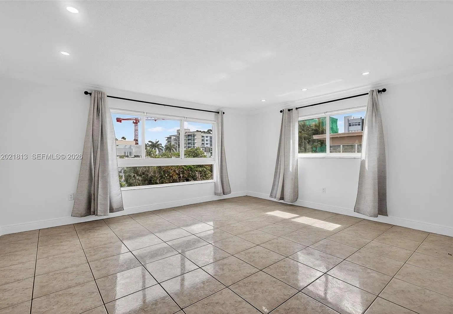 Chatillon Hall Condominiu — Photo 2