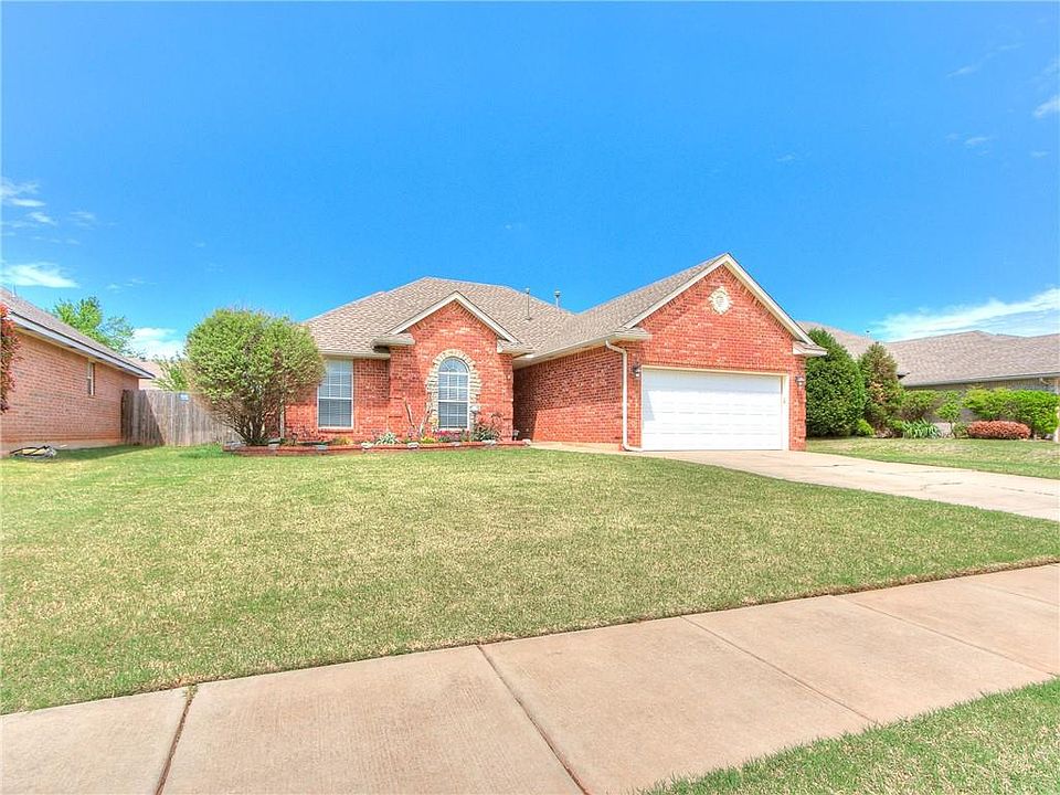 1st image of 1925 N Aurora Dr