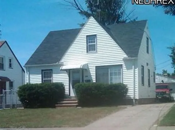 15811 Lotus Dr, Cleveland, OH 44128