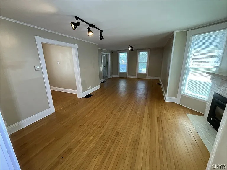 622 Sherman St — Photo 3