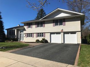 21 Michael Dr, Old Bethpage, NY 11804