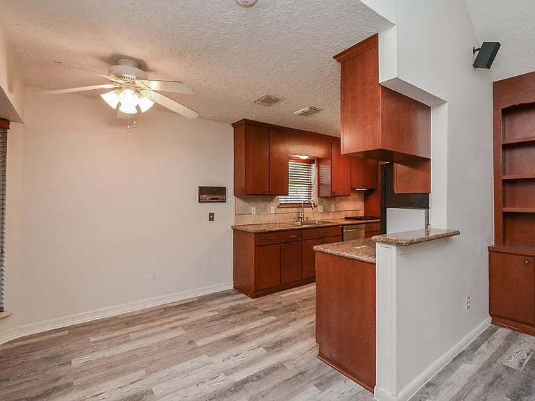 11915 N Hanworth Dr — Photo 8