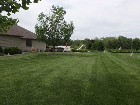 2nd image of 3905 Nikole Dr