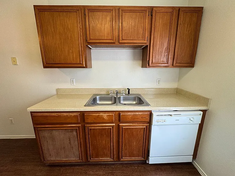 1109 Horizon Dr — Photo 6