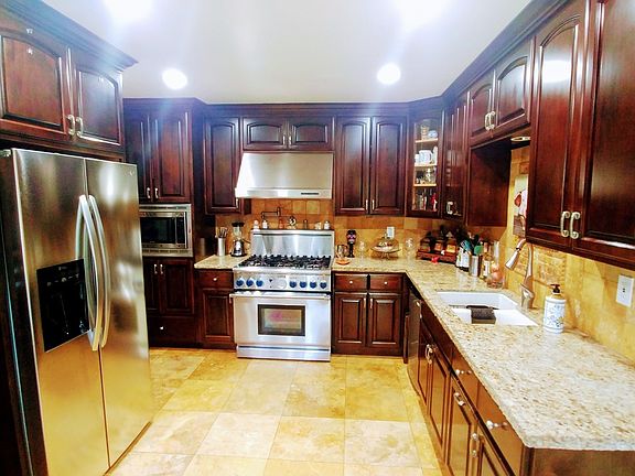 3rd image of 15700 Marilla St